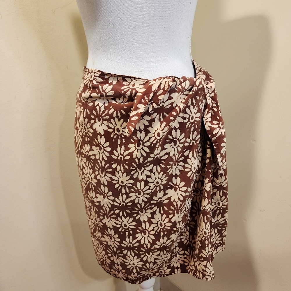 ANN TAYLOR Women's Brown Floral Silk Wrap Mini Skirt size M - Picture 4 of 9